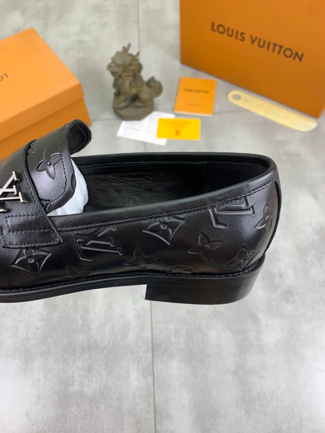 Men's Men's Shoes 💰P420 [New Style] 💰Yangli💎💎💎[Louis Vuitton] LV high-end men's formal business leather shoes, original order 1:1! Original imported calfskin, original metal buckle, imported sheepskin lining for feet, original outsole, men's shoe size: 39-45 (38.46 customized) black optional